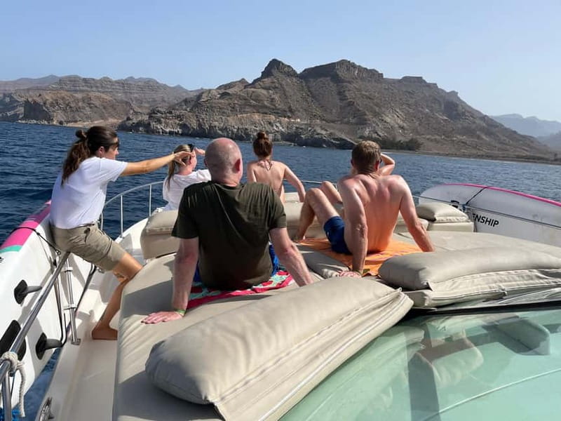 Gran Canaria: Shared yacht trip with drinks, lunch, and snorkeling - What is included in the open bar and food