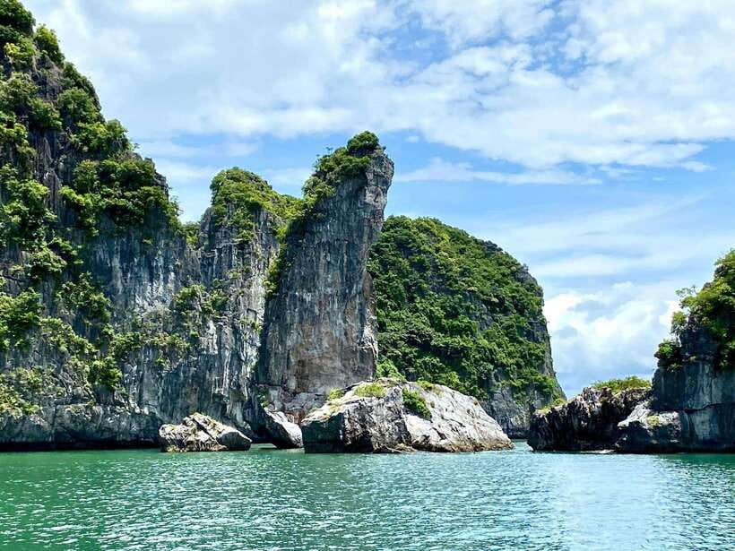 Half day Lan Ha Bay excursion ( 4 hours ): Kayaking, Snorkel - Kayaking through Cai Beo Floating Village