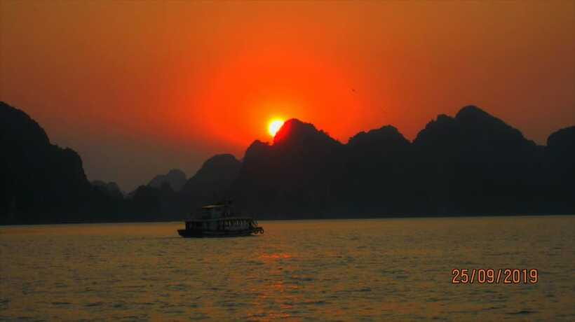 Half day Lan Ha Bay excursion ( 4 hours ): Kayaking, Snorkel - Swimming and snorkeling at quieter spots