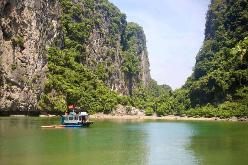 Half day Lan Ha Bay excursion ( 4 hours ): Kayaking, Snorkel - The guides make a practical difference