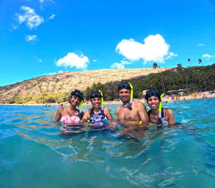 Hanauma Bay Guided Snorkel Tour with guaranteed entrance - Looking for turtles, moray eels, and smaller details