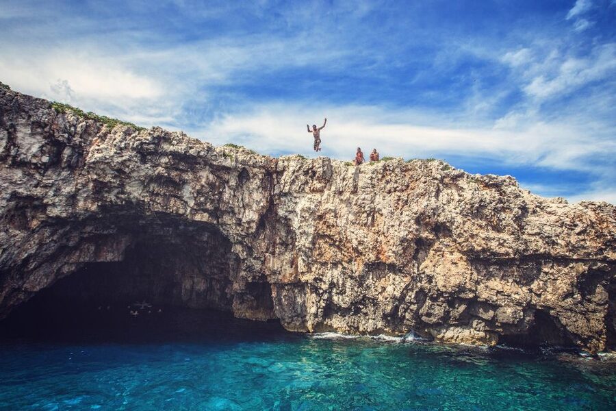 Heraklion: Dia Island Morning Sailing Trip with Snorkeling - What the crew adds to the day