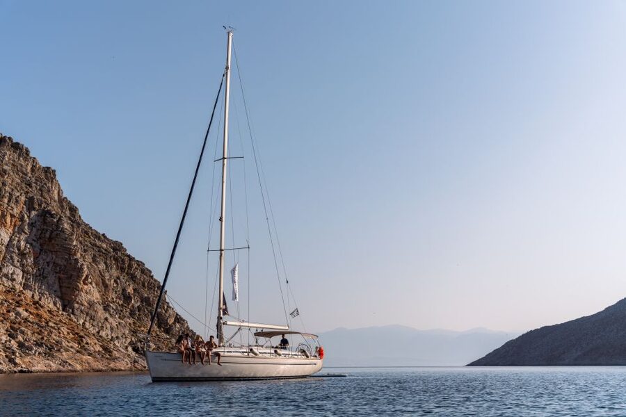 Heraklion: Dia Island Sailing Cruise with Snorkeling - Food and drinks aboard the yacht
