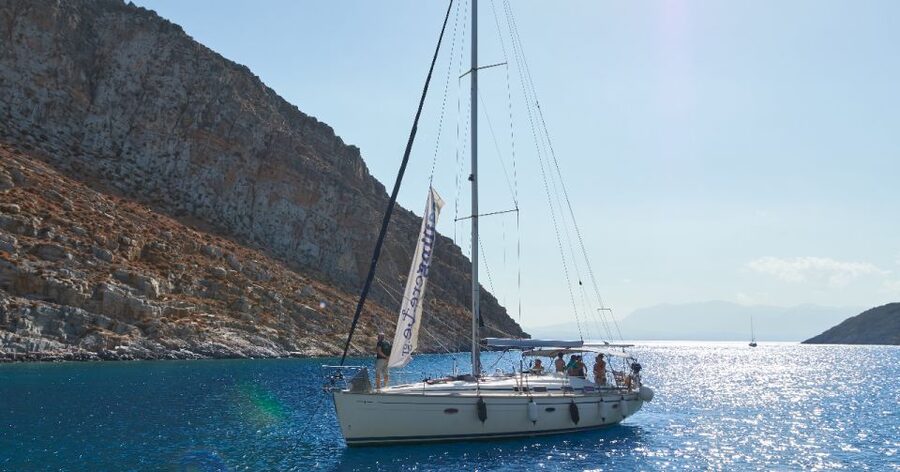 Heraklion: Dia Island Sailing Cruise with Snorkeling - How the swimming and paddleboarding work