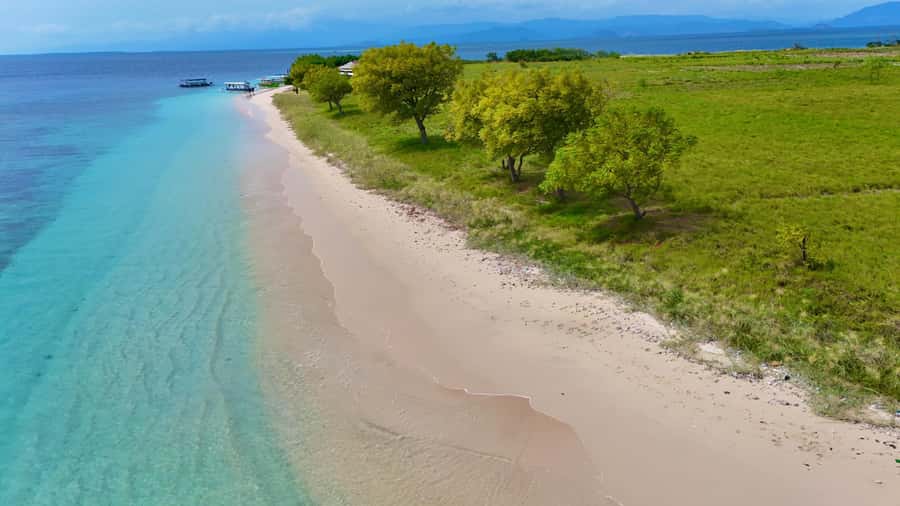 Hidden Gili's Lombok Snorkeling Daily Tour - Gili Petagan: a boat ride through mangrove channels