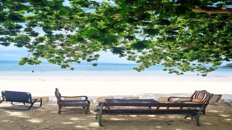 Hua Hin: Koh Talu Snorkeling with Lunch for 2 or More People - Thai lunch and a proper break on the island