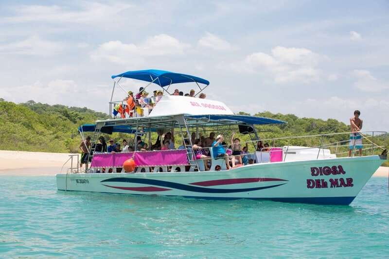 Huatulco: Bays Boat Tour with Snorkeling and Hotel Pickup - A seven-hour look at Huatulco from the sea