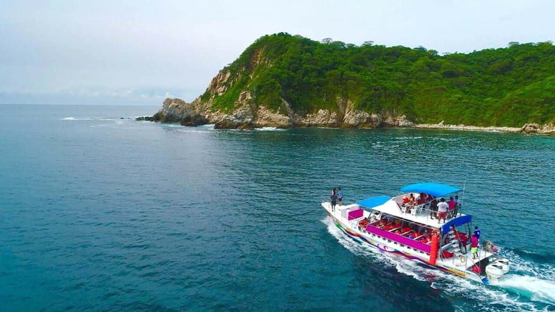 Huatulco: Premium Boat Tour with snorkel experience. - Snorkeling at Chachacual: good water, extra cost