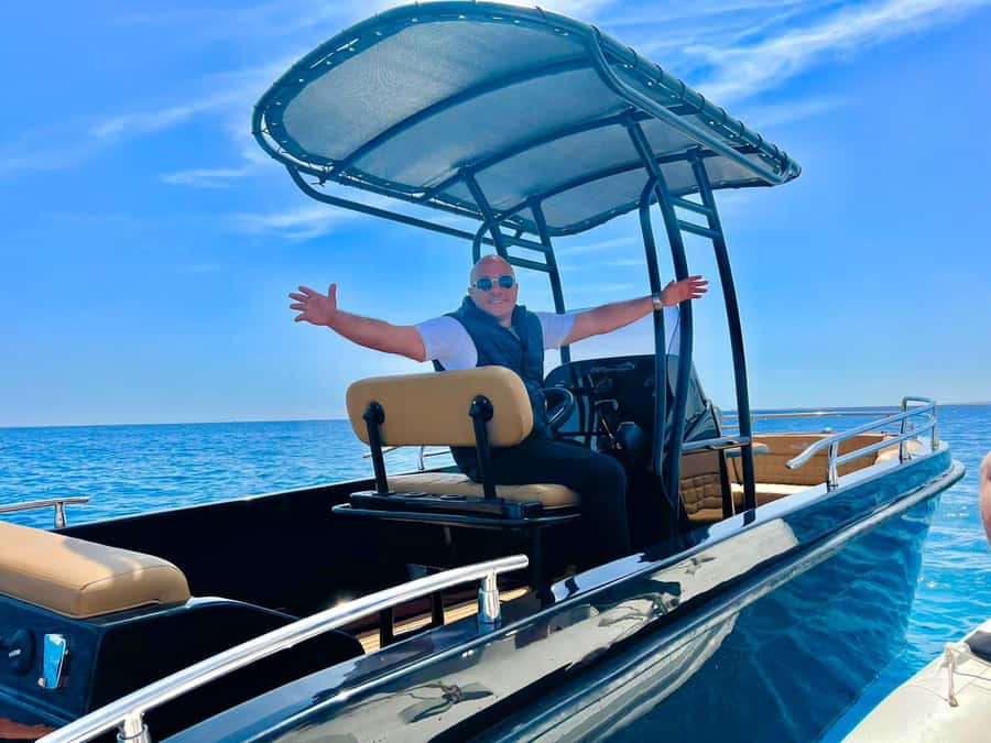 Hurghada: 4 Island Hopping Tour Dolphin, Snorkeling & Lunch - Leaving Hurghada by speedboat