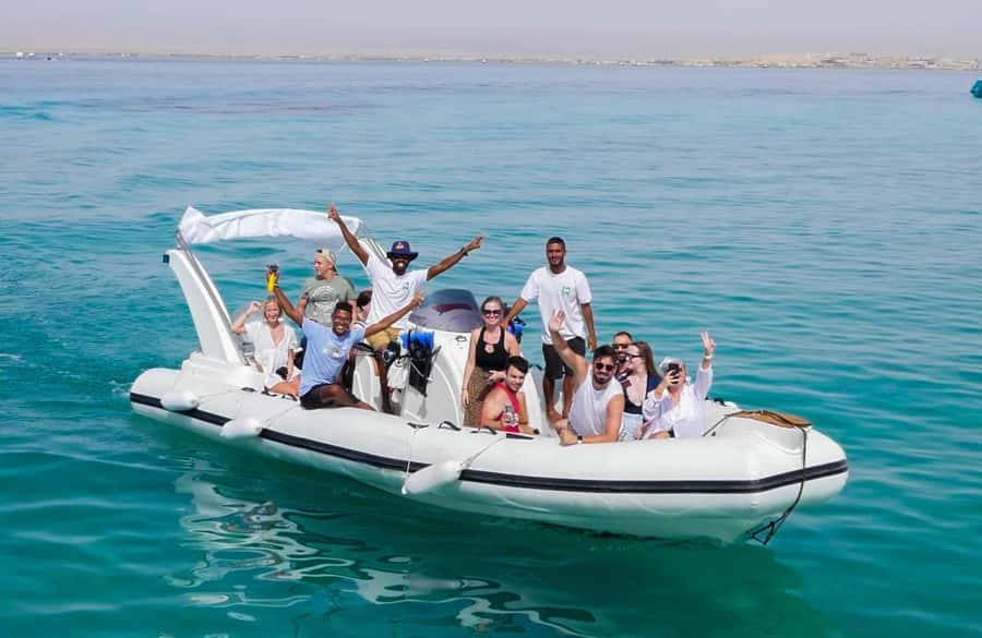 Hurghada: 6 Islands Tour with Dolphin Watching & Snorkelling - What the crew adds to the experience