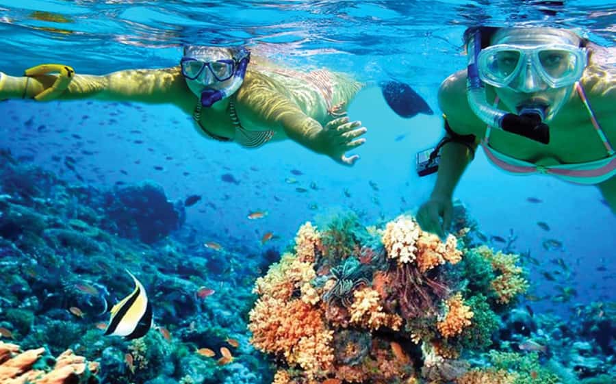 Hurghada: Day Snorkeling with Dolphins - Boarding the boat and waiting for departure