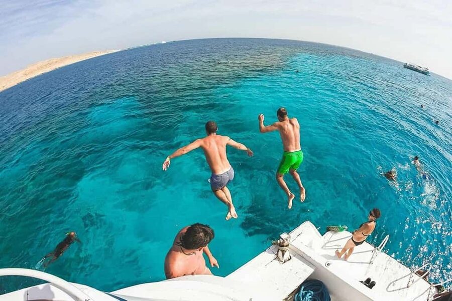 Hurghada: Dolphin & Coral Reef Snorkeling Tour with Lunch - Lunch, drinks, and the onboard routine