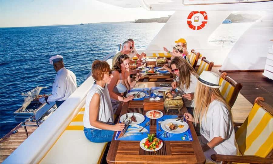 Hurghada: Elite vip snorkeling cruise with BBQ buffet lunch - Life on the Elite VIP boat