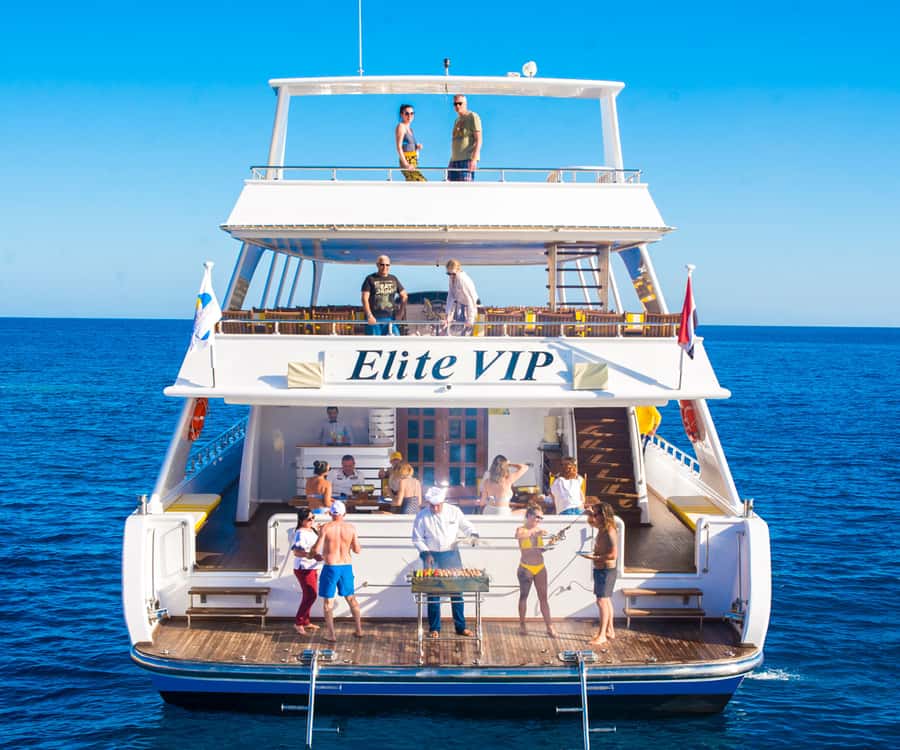 Hurghada: Elite vip snorkeling cruise with BBQ buffet lunch - Three reef stops instead of one quick swim