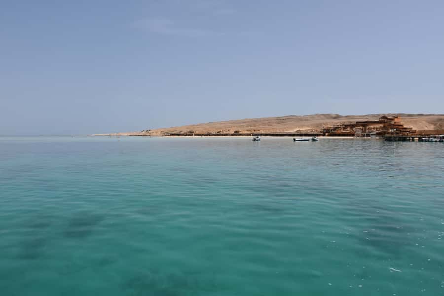 Hurghada: Luxury Giftun island w/snorkeling/lunch & Massage - Buffet lunch with more than a light snack