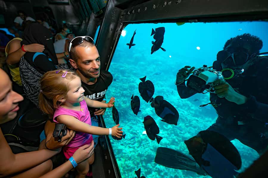 Hurghada: Panoramic Semi-Submarine Cruise with Snorkeling - Guide support and how much help to expect