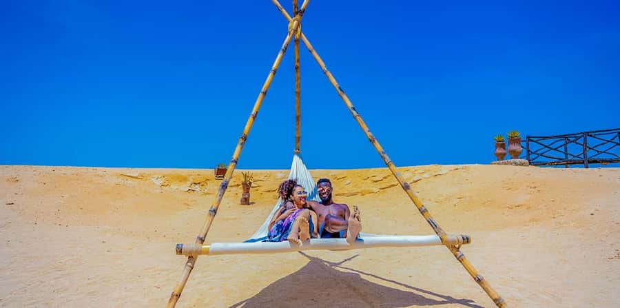 Hurghada: Paradise Speedboat w/ Optional Snorkeling & Lunch - What the guides add to the day