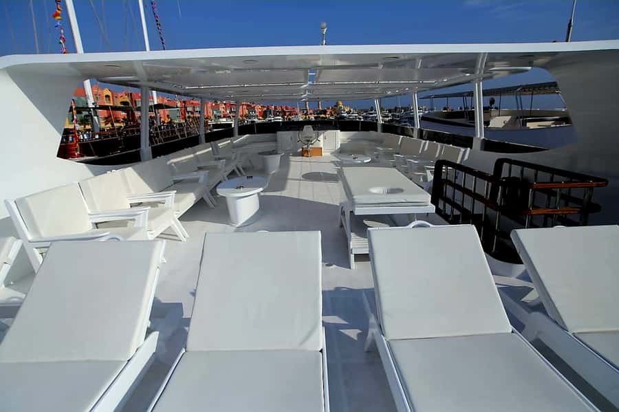 Hurghada: Snorkeling 6 x 1 to Orange Bay w Diving & Massage - Who should book this day on the Red Sea?