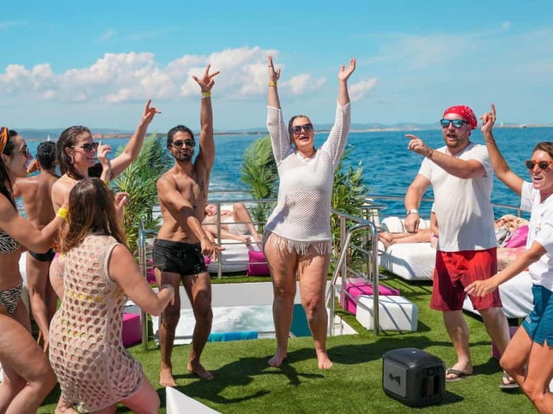 Ibiza: Formentera Full-Day Boat Tour with Lunch & Snorkeling - Three hours in Formentera at La Savina