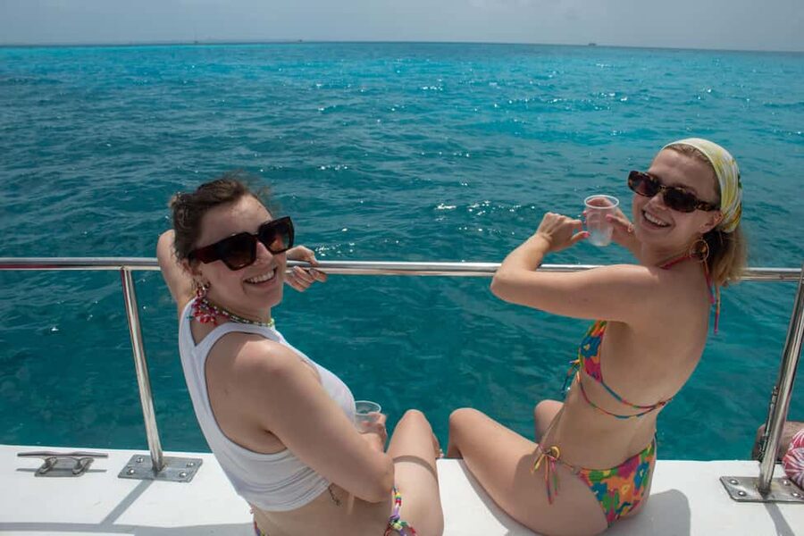 Isla Mujeres Catamaran, Snorkel & Buffet Lunch - Buffet lunch and open bar at the private beach club