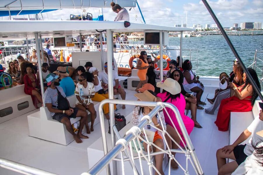 Isla Mujeres Catamaran, Snorkel & Buffet Lunch - Timing, crowd levels, and the day’s weak points