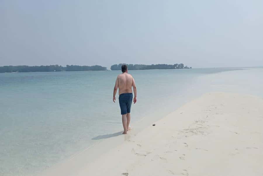 Jakarta: Thousand Island Tour with Canoeing and Snorkeling - Snorkeling from a small wooden boat