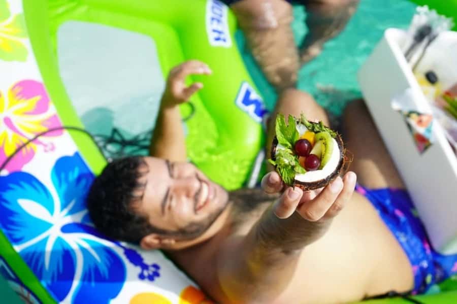 Jeddah: Bayadah Island Boat Trip with Snorkeling Option - One hour of kayaking in the shallows