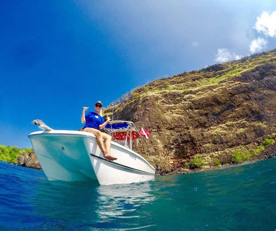 Kailua Kona: Dolphin, Sea Cave and Captain Cook Snorkel Tour - The Zodiac RIB makes the ride part of the fun