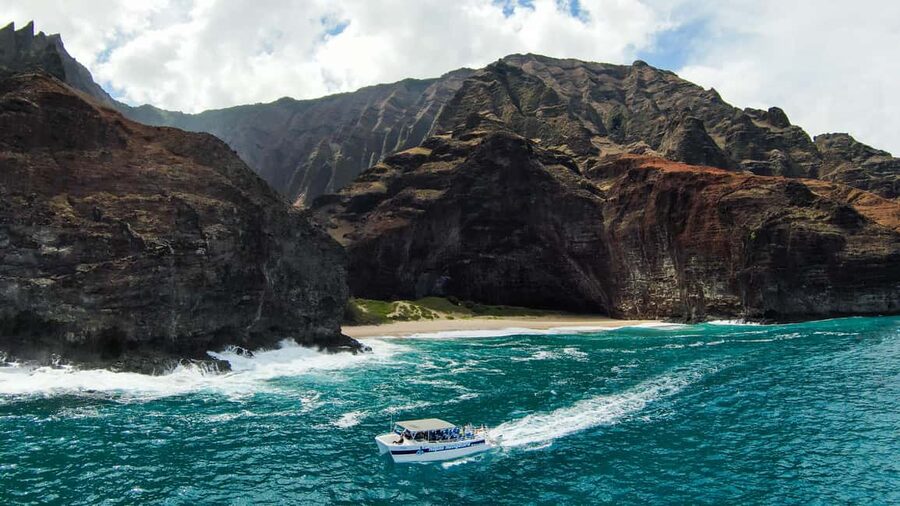 Kauai: Na Pali Coast Snorkel Tour With Lunch - Cruising from Waimea toward Polihale