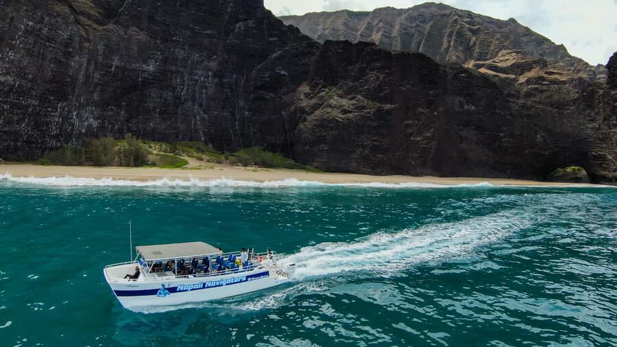 Kauai: Na Pali Coast Snorkel Tour With Lunch - Lunch on a moving boat