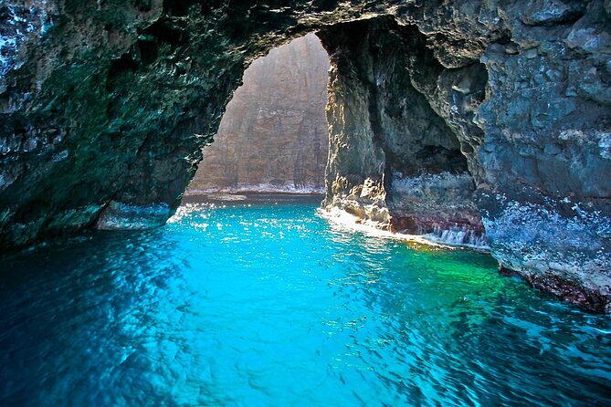 Kauai: Nā Pali Coast Zodiac Raft Expedition and Snorkeling - A close-up view of Kauai’s most dramatic coast