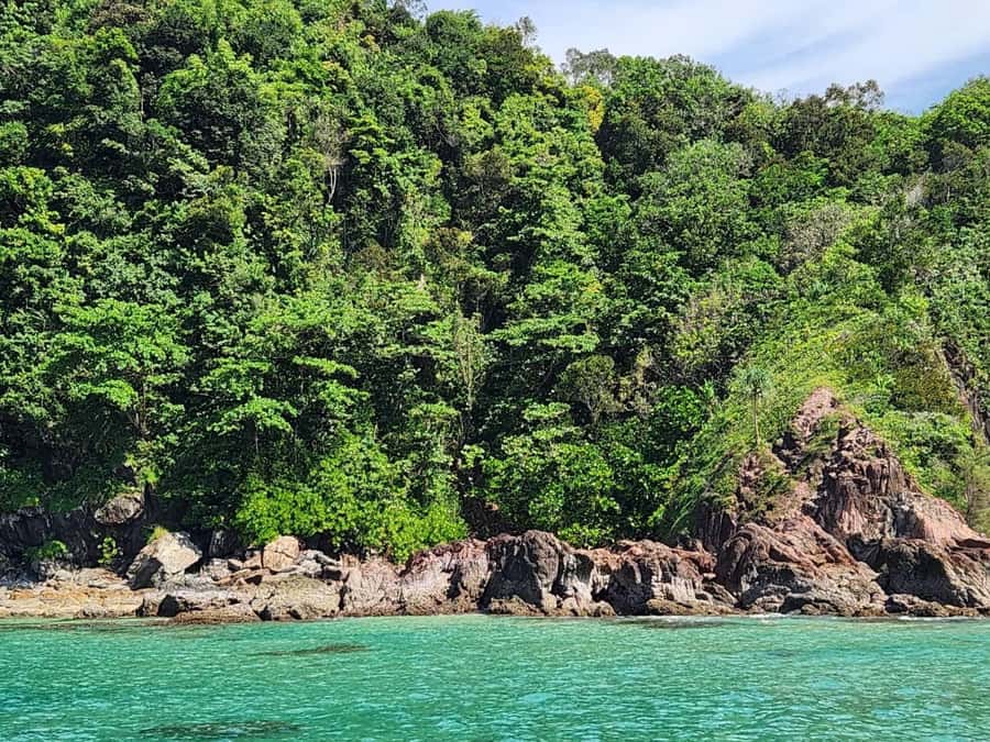 Khao Lak: Khao Na Yak Sightseeing & Snorkeling Small Group - The first snorkeling stop