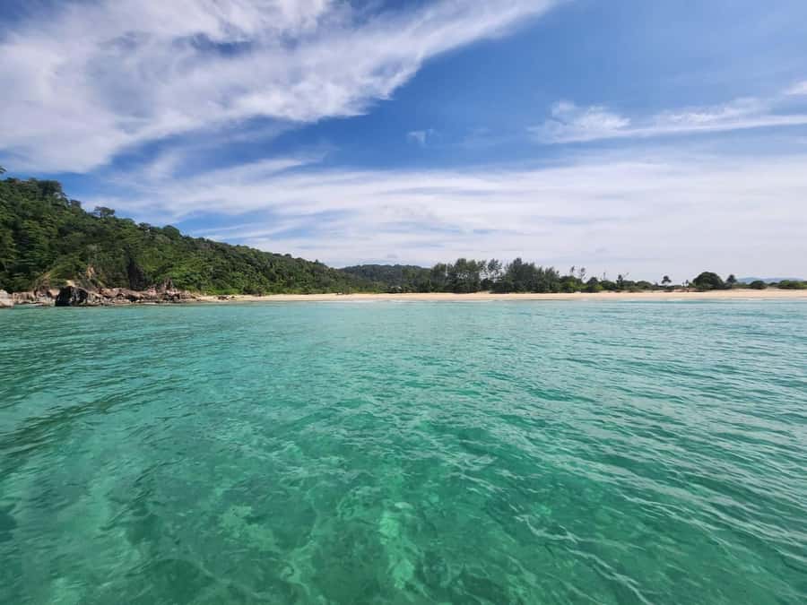 Khao Lak: Khao Na Yak Sightseeing & Snorkeling Small Group - Guides, safety, and help in the water