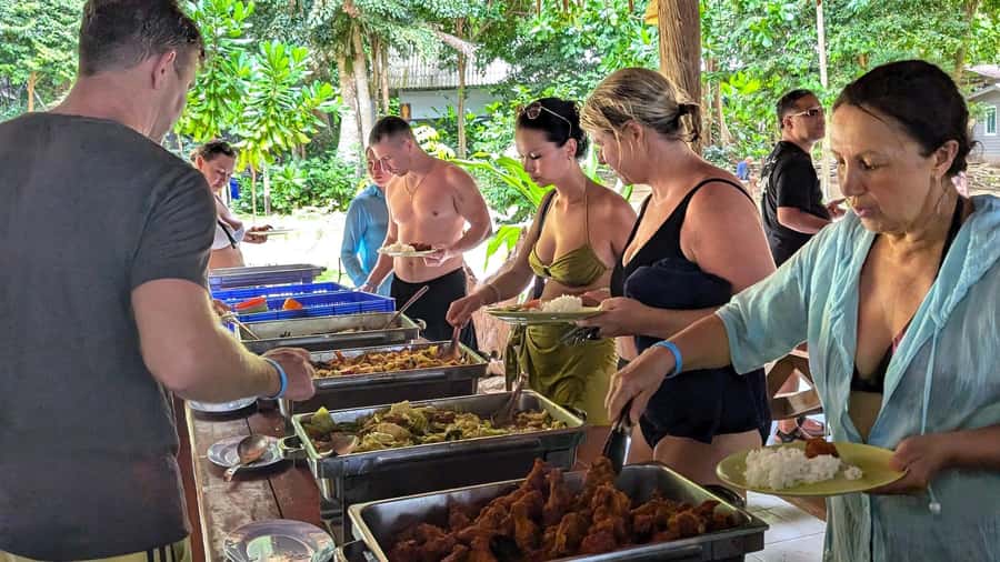 Khao Lak: Surin Islands & Moken Village Premium Snorkel Tour - Lunch and beach time at Chong Kad Bay