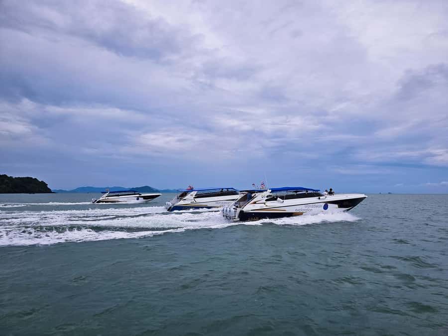 Khaolak: James Bond Island Kayak Tour with Snorkeling &Lunch - Panyee Island: lunch above the water