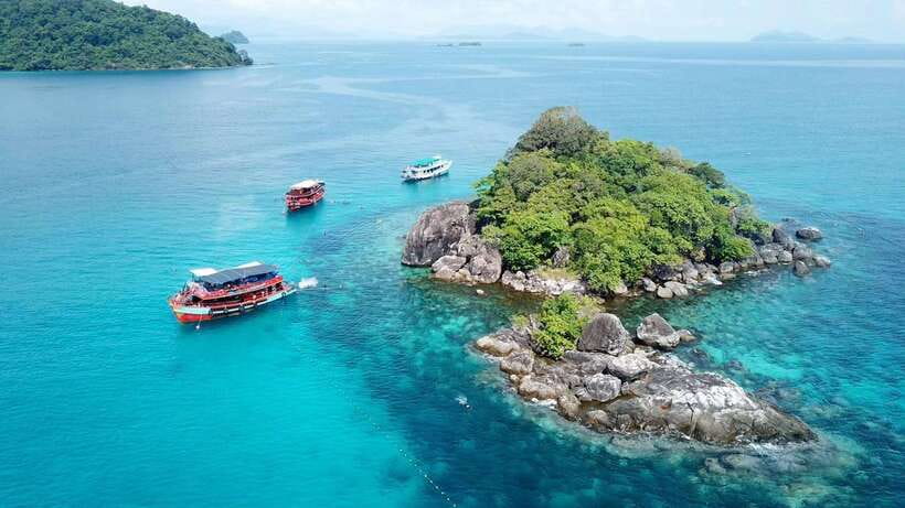 Koh Chang: 3 or 4 Islands Snorkel & Beach Tour by Big Boat - Why the big boat matters