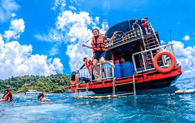 Koh Chang: 3 or 4 Islands Snorkel & Beach Tour by Big Boat - Boarding at Bang Bao Pier