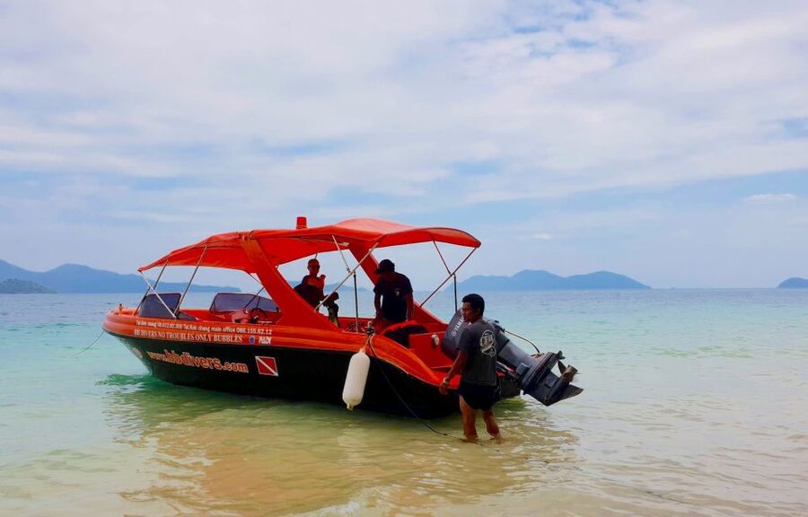 Koh Chang: Half-Day Snorkeling Adventure on a Speedboat - The speedboat ride and changing route