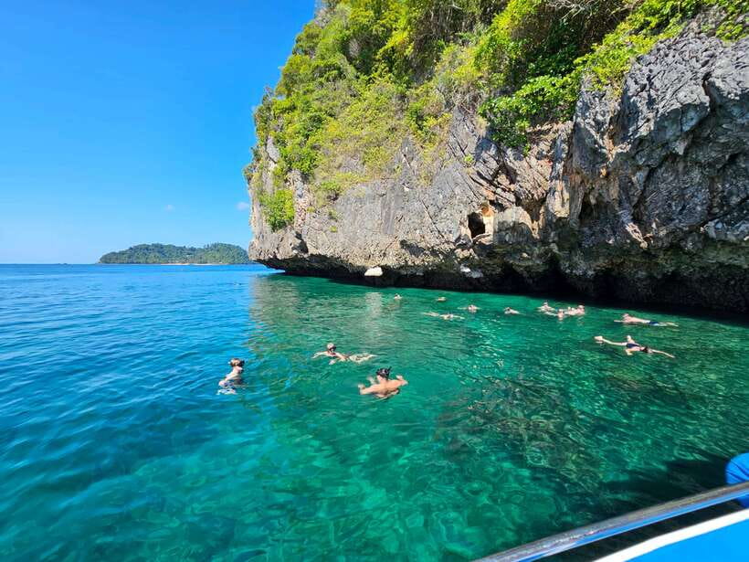 Koh Lanta: 4 Islands Tour by Speedboat with Snorkeling - Four islands, one fast-moving day