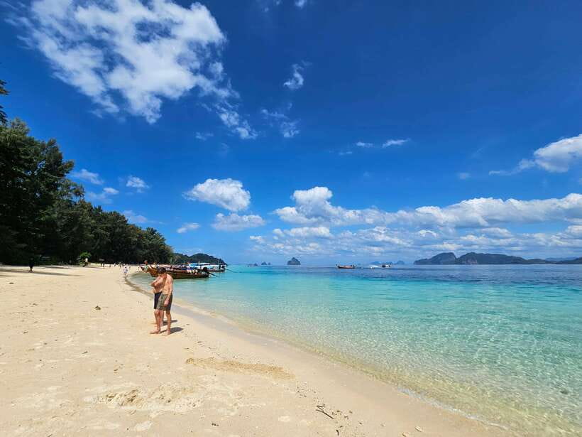Koh Lanta: 4 Islands Tour by Speedboat with Snorkeling - Koh Chuak: a short first snorkeling stop
