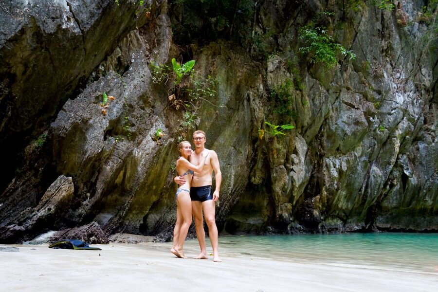 Koh Lanta: Emerald Cave & 4 Islands Snorkel Tour by Longtail - Koh Ngai offers lunch, sand, and a slower hour