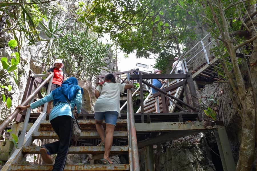 Koh Samui: Angthong Marine Park Snorkeling Tour by Speedboat - The crew, photos, and organization