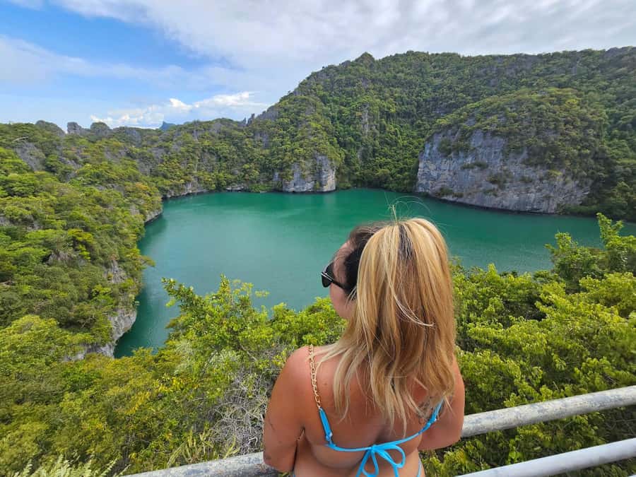 Koh Samui: Day Tour to Ang Thong with Kayak, Snorkel & Lunch - What the crew adds to the experience