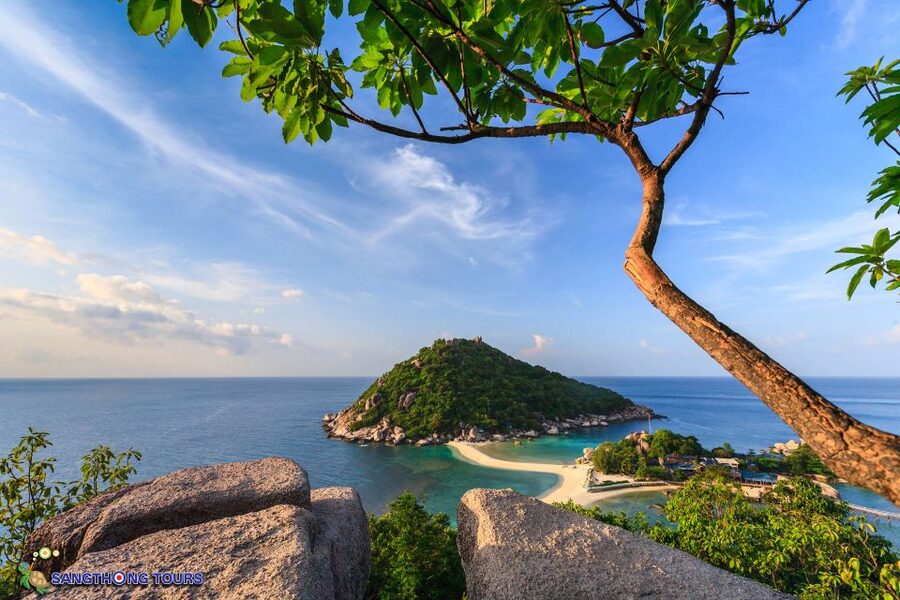 Koh Tao: Islands Snorkeling Highlights Day Tour & Lunch - Aow Luek’s Blue Water and Shark Island View