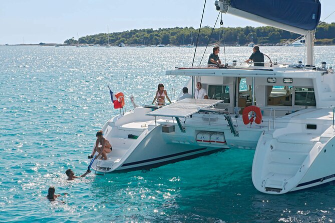 Kona Luxury Catamaran Yacht Snorkel & Sail - A quiet start at Honokohau Harbor