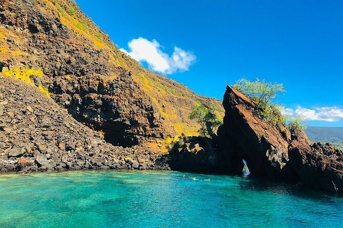 Kona Snorkel Tour: Captain Cook Reef Snorkel, Dolphin & Sea Caves - Guides and the feel of the day