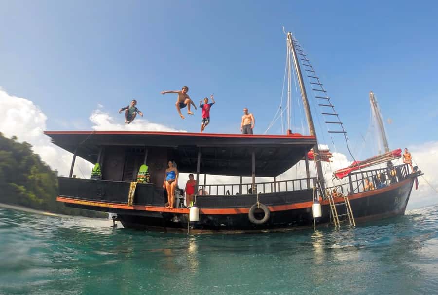 Krabi: 4-Island Sunset Snorkeling Tour & Bioluminescent Swim - Chicken Island: more time for play