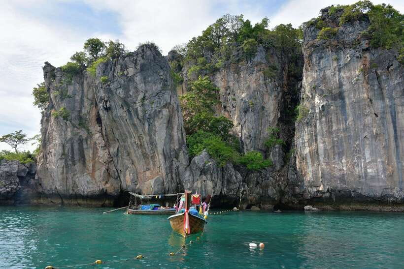 Krabi: 7 Islands Sunset Tour with Buffet Dinner & Snorkeling - Guides, crew, and the feel of the trip