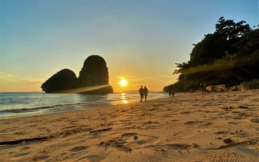 Krabi: Bioluminescent Plankton, Snorkeling & Sunset Tour - Chicken Island for snorkeling and photos