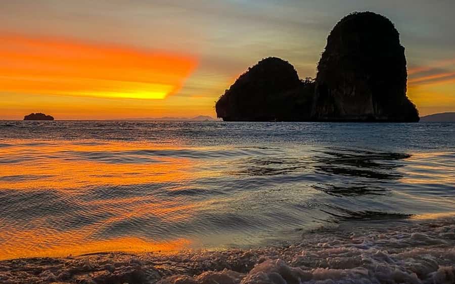 Krabi: Bioluminescent Plankton, Snorkeling & Sunset Tour - How crowded is it really?